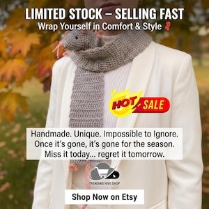 Może przedstawiać: Ręcznie robiony szary szalik z motywem myszy na jednym końcu, noszony na białej marynarce. Obraz zawiera tekst "LIMITED STOCK - SELLING FAST" i "HOT SALE". Dodatkowy tekst promuje produkt.