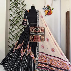 Traditionele mousseline Navratri Chaniya Choli voor vrouwen, doorgestikte Lehenga Choli voor Navratri, damesjurken voor Navratri, Garba Chaniya Choli