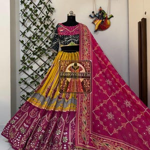 Traditionele mousseline Navratri Chaniya Choli voor dames, doorgestikte Lehenga Choli voor Navratri, damesjurken voor Navratri, Garba Chaniya