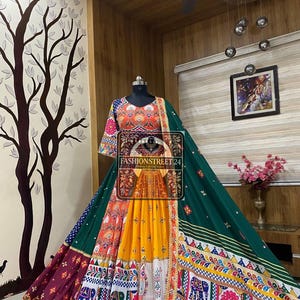 Traditionele mousseline Navratri Chaniya Choli voor vrouwen, doorgestikte Lehenga Choli voor Navratri, damesjurken voor Navratri, Garba Chaniya Choli