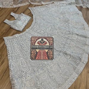 Lehenga choli indio gris para mujer, ropa de fiesta, lahenga choli hecha a medida, lehanga choli para invitados a la boda, lahanga choli confeccionada.