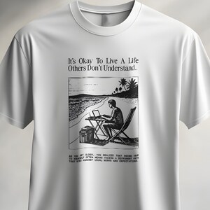 Maglietta motivazionale Empowerment, maglietta con citazione motivazionale, maglietta grafica unica per uno stile di vita sano, design oceano e libertà, regalo per spiriti liberi