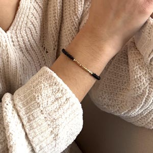 Bracelet fait main en verre de Java | Bracelet en argent plaqué or | Bracelet artisanal en perles | Bracelet minimaliste | Cadeau pour elle
