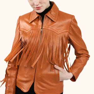Women&#39;s Tan Leather Fringe Jacket – Western Cowboy Style – Boho Suede Coat – Vintage-Inspired Festival Outfit – Handmade Fringe Outerwear