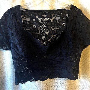 Vintage 2000s lace crop top