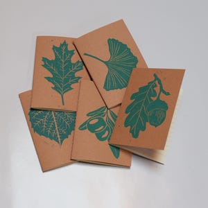 Set di 5 Quadernini stampati a mano A6 righe, stampa artistica linoleografica di foglie, stampa incisione a blocchi botanica, Linoleografia