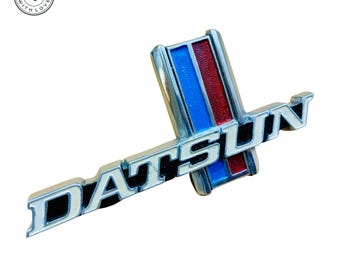 Emblema de parrilla para Datsun 620 J13 Pick-up 1500, hecho a mano, de metal vintage, logotipo frontal.