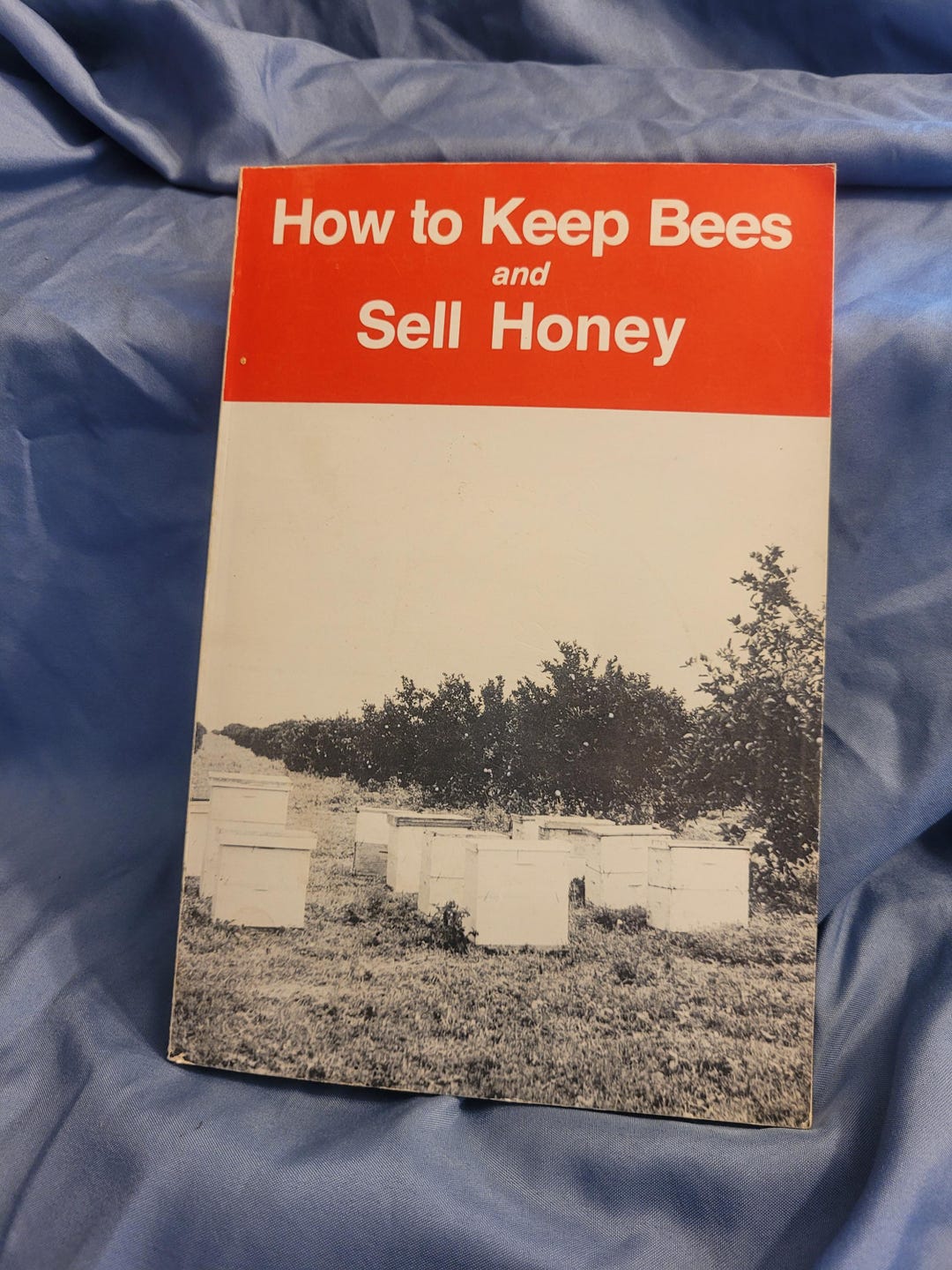 1983 Vintage How to Keep Bees and Sell Honey by Walter T Kelley Book