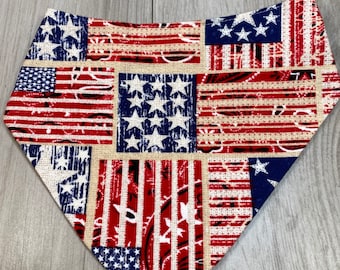 Customizable Pet Bandana with snaps: 100% Cotton flannel, washable and durable. Many sizes! American flag pattern