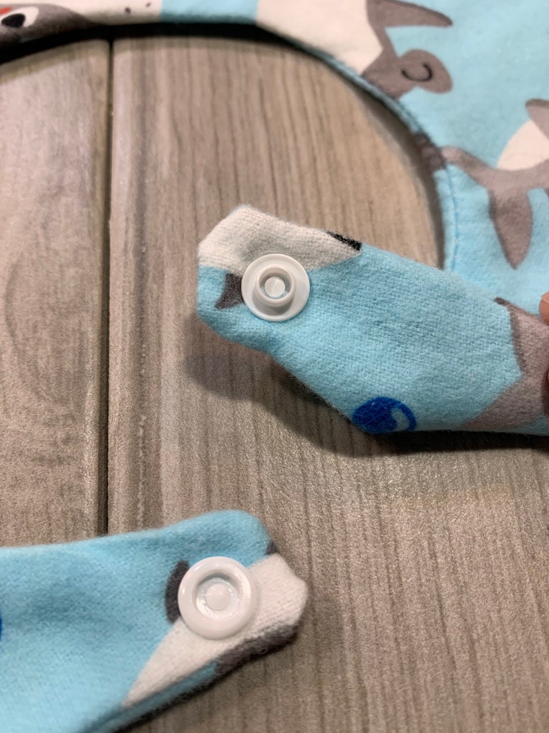 Snap close sharks and whales 100/% Cotton flannel 2-pack toddler bibs with food catcher pocket