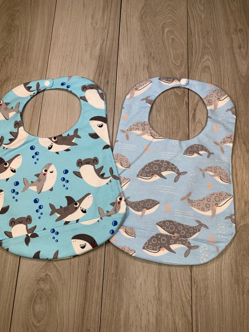 Snap close sharks and whales 100/% Cotton flannel 2-pack toddler bibs with food catcher pocket