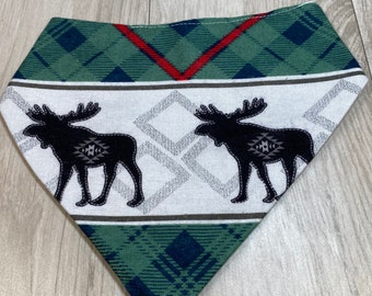 Customizable Pet Bandana with snaps: 100% Cotton flannel, washable and durable. Many sizes! Moose pattern