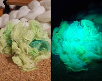 Poisoned Apple Green - Wool Thread Cloud Glow Texture Collection Uv Reactive - 2 Oz