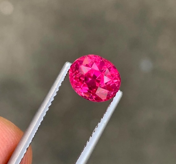 3.03 Top Mahenge Spinel pure Neon