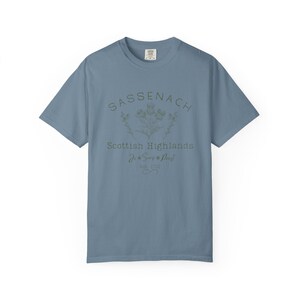 Sassenach Scottish Highlands T-Shirt - Comfort Colors Romance Tee immagine 12