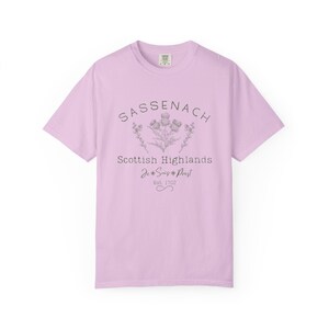 Sassenach Scottish Highlands T-Shirt - Comfort Colors Romance Tee immagine 14