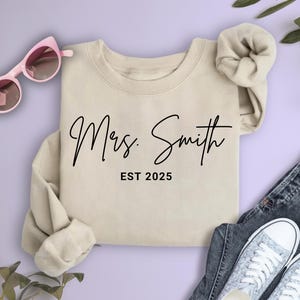 Custom Mrs Sweatshirt, Bride Personalized Sweatshirt, Mrs Last Name Sweatshirt, Wifey Sweatshirt, Bride Sweatshirt, Mrs EST 2025, Future Mrs