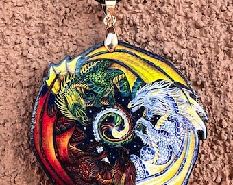 Collar con colgante de madera estampado de la Danza del Dragón