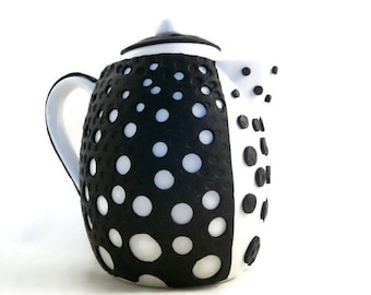 Polka dot teapot black and white
