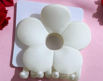 White flower claw clip aesthetic floral hair clip cute daisy style hair accessory strong hold hair claw for women girls everyday hairstyles