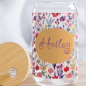 Personalized Floral Sipper Glass – 16oz Iced Coffee Cup with Bamboo Lid & Glass Straw, Bridesmaid Gift, Aesthetic Custom Name Drinkware