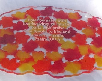 Serving tray with metal handles - Clear glitter with red, orange & yellow leaves - Psalm 100:4