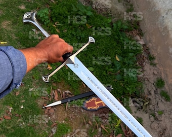 Andúril Sword Flame of the West – King Aragorn Narsil Replica with Scabbard & Wall Mount - Personalized gift for boyfriend