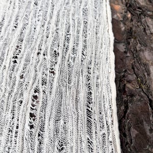 Tessuto di lino e cotone, tessuto a mano, aspetto lavorato a maglia, tessuto naturale tagliato su misura. immagine 1