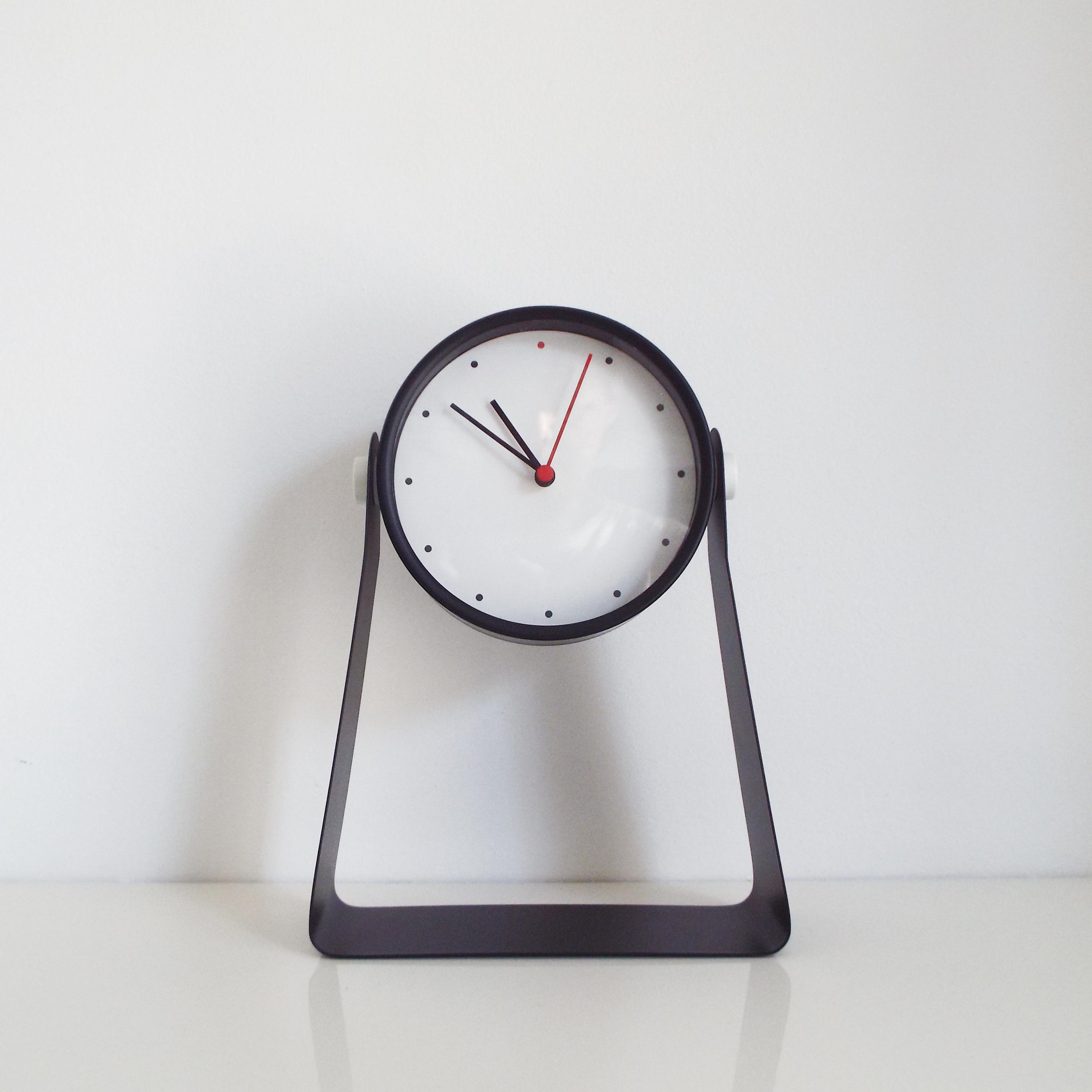 Orologio da tavolo IKEA Gnissla: sveglia minimalista in bianco e