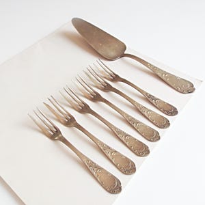 Vintage 20s - 30s flatware, 6+1 pc dessert cutlery set, cake forks with cake server, classic Art Nouvea style, cake serving, tea party