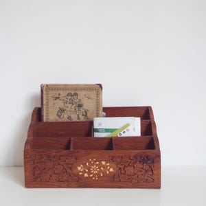 Archivador de oficina de madera tallada vintage, porta cartas, porta notas de correo postal en madera, organizador de escritorio hecho a mano, porta postales, caja de recetas