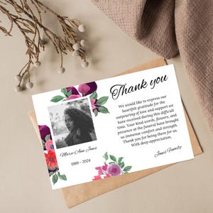 Carte de remerciements décès à personnaliser, élégante, raffinée avec des fleurs à l'aquarelle - souvenir funéraire
