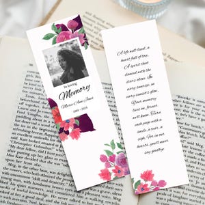 Modèle de marque page funéraire, élégant, raffiné avec des fleurs à l'aquarelle, souvenir funéraire