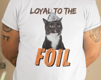 Cat in Tinfoil Hat Shirt: Funny Conspiracy Theory Unisex Tee