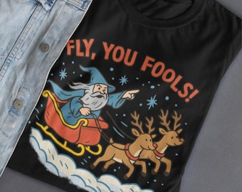 Camiseta navideña "¡Vuela, tontos!" / Camiseta de Papá Noel mago / Divertido diseño navideño de reno