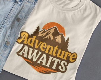 Äventyr väntar T-shirt: Retro vandrings- och campingtröja med grafisk design