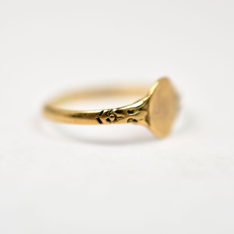 Vintage 10k Baby Signet Ring