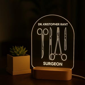 Personalized LED night light for surgeon with engraving of instruments and name – Gift for doctor for surgeons and medical college graduates