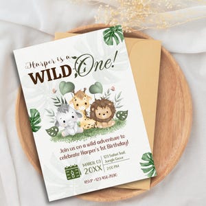 Linda invitación de cumpleaños de Wild One Jungle, invitación para fiesta infantil de safari verde, para primer cumpleaños o cualquier edad, fiesta de bebé niño, descarga instantánea, A107