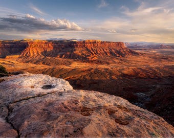 Zachód słońca w kanionie Utah, krajobraz złotej godziny, sztuka ścienna w kanionie pustynnym, fotografia przyrodnicza z południowego zachodu, klimat Wielkiego Kanionu, dzicz Red Rock