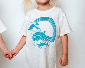 Camicia del Nord Ovest del Pacifico, Stampa della costa del Pacifico, T-shirt PNW per bambini, Camicia da viaggio per bambini, Camicia da campeggio per bambini, Camicia balena per bambini, Abbigliamento biologico per bambini