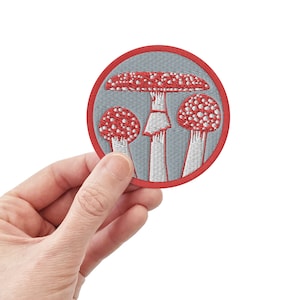 Remendo de cogumelos vermelhos, remendo de cogumelo, ferro bordado em remendo, bordado de cogumelo, remendo de jardim, ilustração de fungos fofos, remendo de círculo