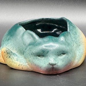 Vintage Sleeping Cat Planter, Owl Creek Pottery, Signed Cornett Louisville KY