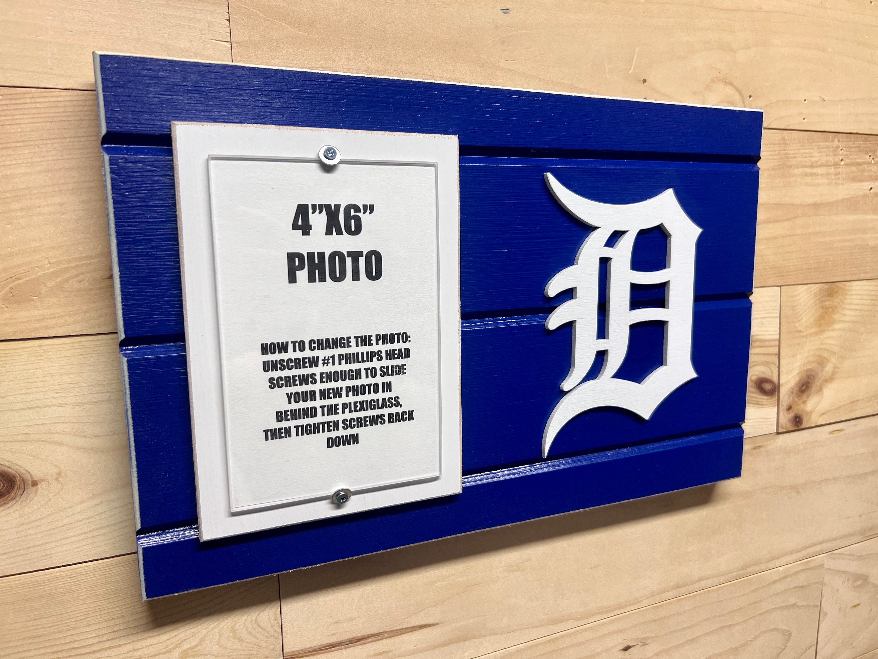 Detroit Tigers old english D picture frame holds 4"x6" photo, decor
