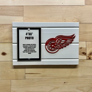 Detroit Red Wings NHL picture frame holds 4&quot;x6&quot; photo