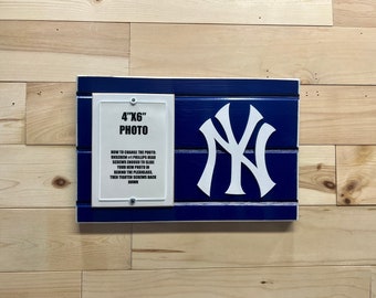 New York Yankees picture frame holds 4&quot;x6&quot; photo, decor