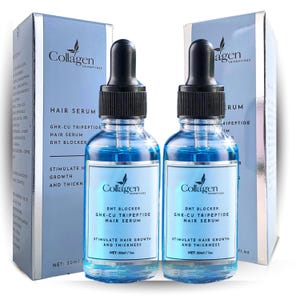 Puede incluir: Dos botellas de suero capilar de vidrio azul con gotero. Las botellas están etiquetadas con "Collagen Tripeptides" y "DHT Blocker GHK-CU Tripeptide Hair Serum". Las botellas tienen una capacidad de 30 ml cada una y están empaquetadas en una caja plateada con la misma etiqueta.