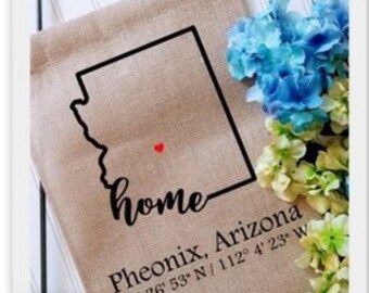 Bandera de jardín de yute personalizada con coordenadas de Arizona - Decoración de jardín personalizada con latitud y longitud - Bandera de arpillera para exteriores - Nombre de la ciudad