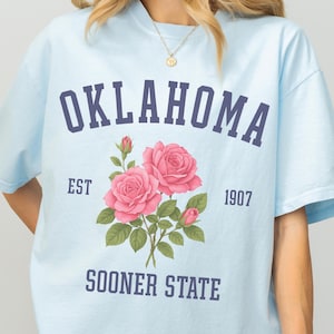 Oklahoma Shirt Komfort Farben Früher Zustand T-Shirt Pink Rose Grafik Vintage Zustand Blume Shirt Retro Oklahoma Tee Floral Südliche Mädchen Geschenk