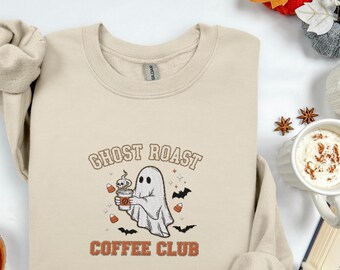 Sudadera bordada de Halloween con cuello redondo de Ghost Roast Coffee Club, camisa de fantasma con café, suéter bordado acogedor de otoño